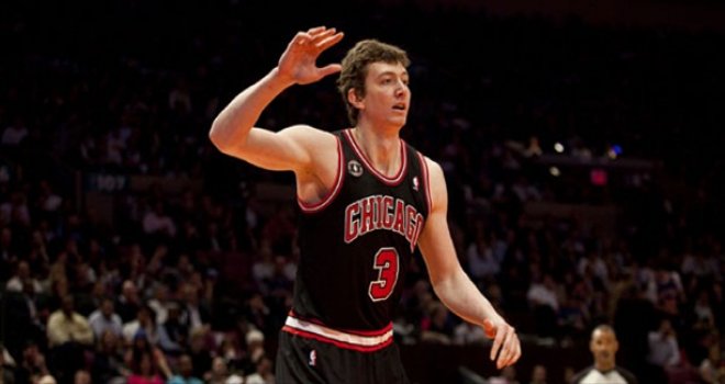 Ömer Aşık yeniden Bulls'ta