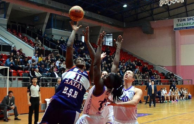 Orduspor evinde güldü...