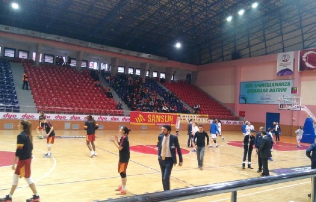 Orduspor-Galatasaray maçında yangın...