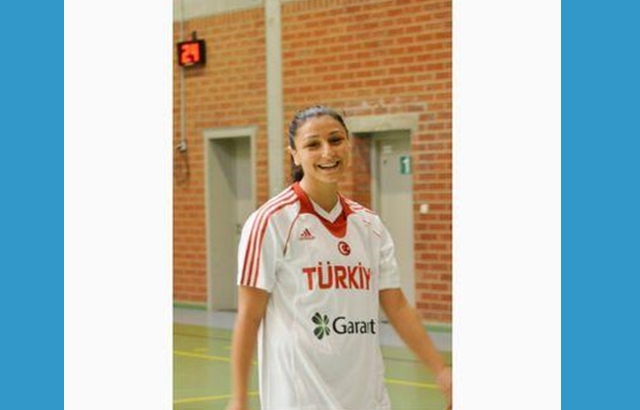 Öykü Taşkın Adana Aski'de...