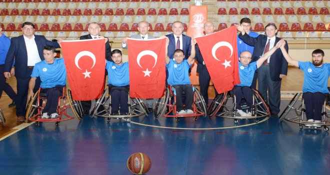 Pamukkale Belediyespor tekerlekli sandalye basketbol takımı kurdu