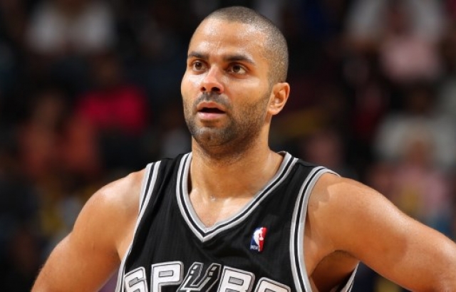 PARKER, JORDAN VE PIPPEN'I GERİDE BIRAKTI