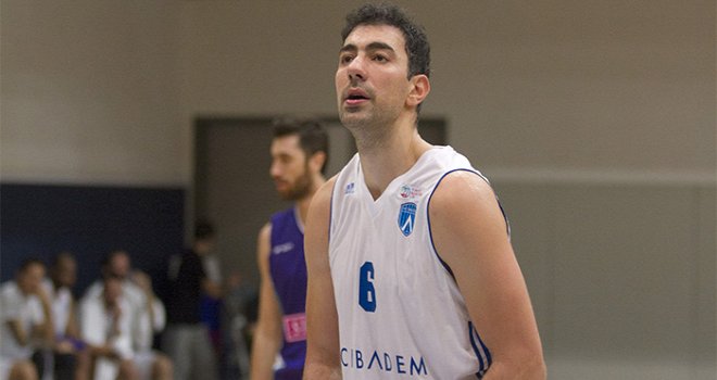 Pertevniyal transferi sürdürüyor