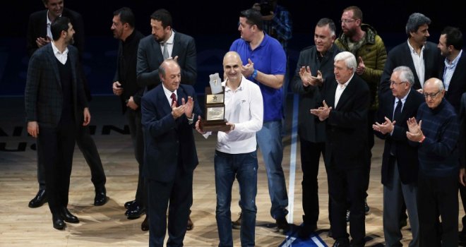 Petar Naumoski?nin forması Abdi İpekçi Spor Salonu?nda...