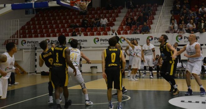 Petkim Spor, İstanbulspor Beylikdüzü'nü farklı yendi