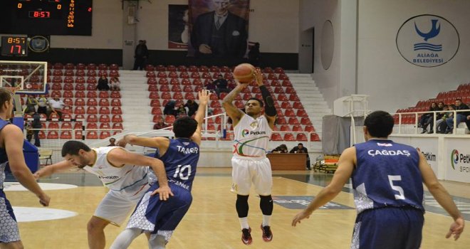 Petkim Spor'un önünde Pertevniyal de duramadı