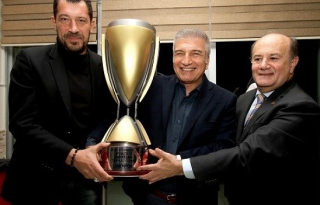 PINAR KARŞIYAKA 5 AYDIR ŞAMPİYONLUK PRİMİ BEKLİYOR