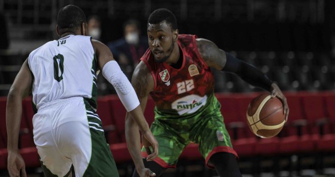 Pınar Karşıyaka Ankara'da farka koştu