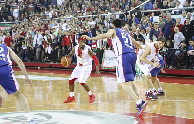 Pınar Karşıyaka durdurulamıyor...