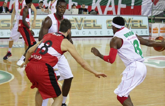 Pınar Karşıyaka Eskişehir karşısında kendini sıkmadı...