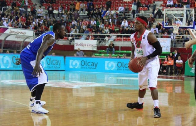 Pınar Karşıyaka evinde mutlu...