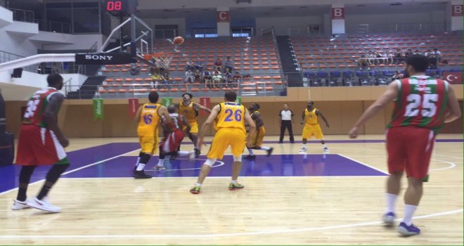 Pınar Karşıyaka, İstanbul Büyükşehir'i mağlup etti