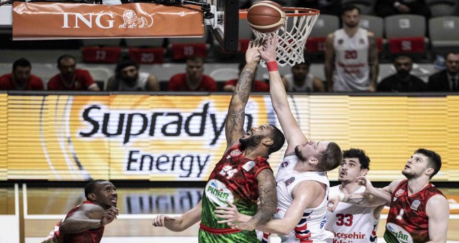 Pınar Karşıyaka İstanbul'da rahat kazandı