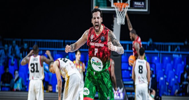 Pınar Karşıyaka kupa için...