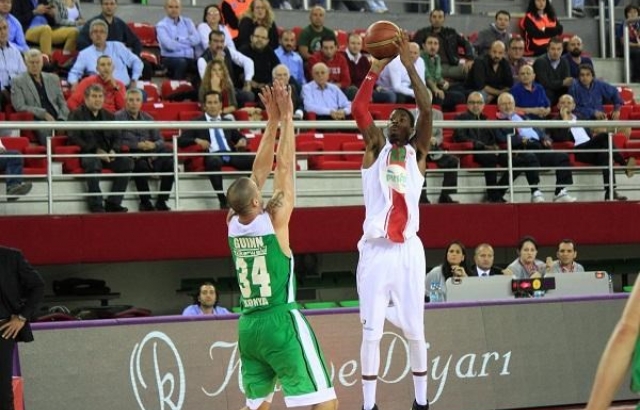 Pınar Karşıyaka, Torku Konyaspor'a şans tanımadı