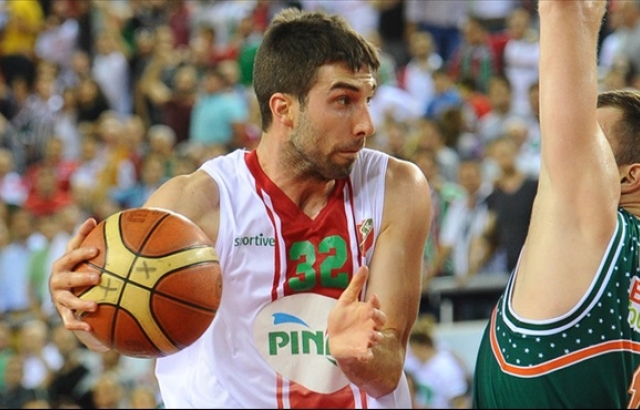 Pınar Karşıyaka'dan Anadolu Efes'e