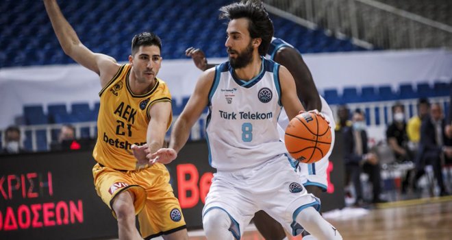 Pınar Karşıyaka'dan ilk transfer