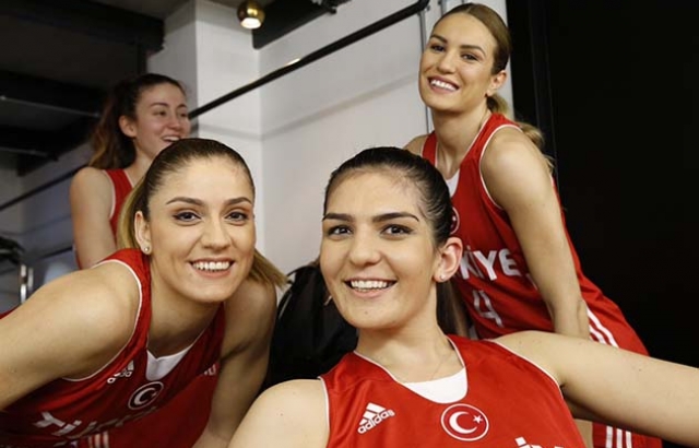 Potanın Perileri'ne fotoğraf çekimi