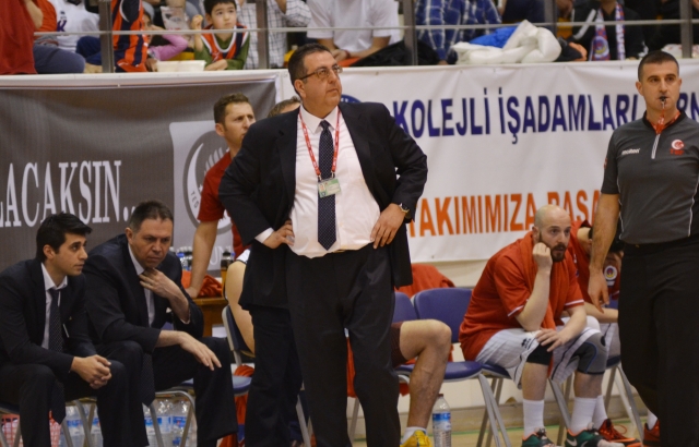 Rönesans TED Ankara Kolejliler galibiyete kitlendi...