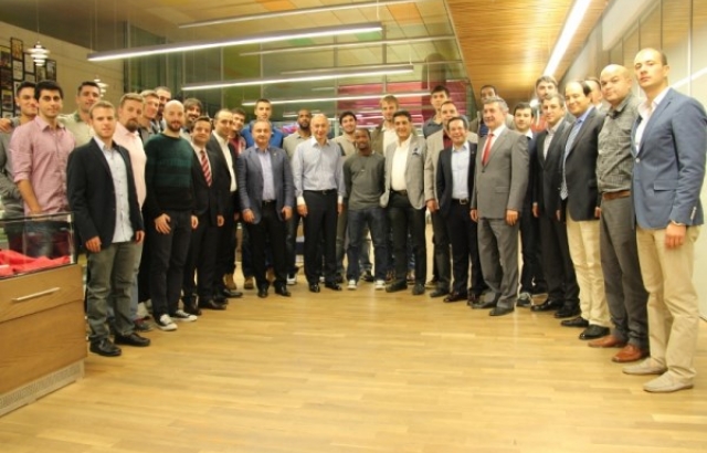 Rönesans Ted Kolejliler'e moral yemeği