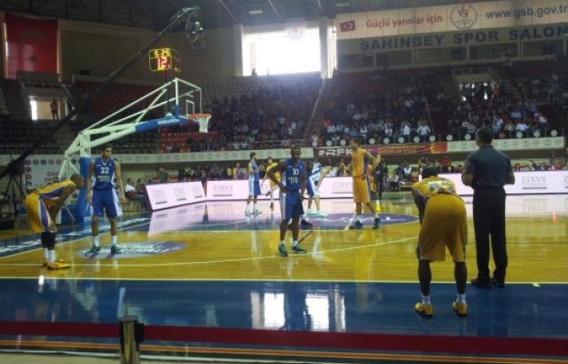 Royal Halı Gaziantep, Anadolu Efes'i devirdi