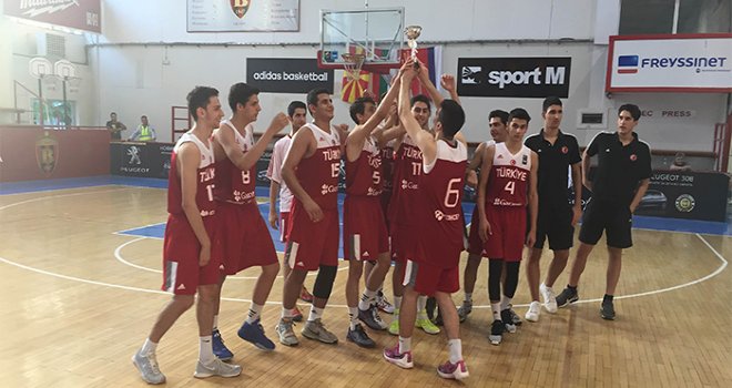 Rusya'yı deviren Yıldız Erkek Milli Takımımız şampiyon oldu