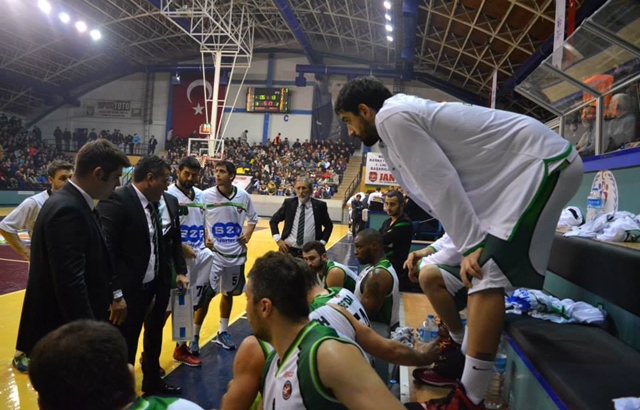 Sakarya Büyükşehir Pertevniyal'i dağıttı...