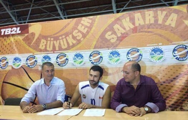 Sakarya Büyükşehir transfere devam ediyor