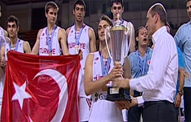 Şampiyon Ümitlerimiz'den 10 maçta 9 galibiyet