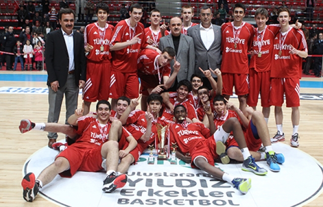 Şampiyon Yıldız Millilerimiz