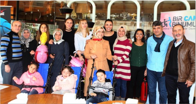 Serebral Palsili çocuklar, kadın basketbolcular ile moral buldu