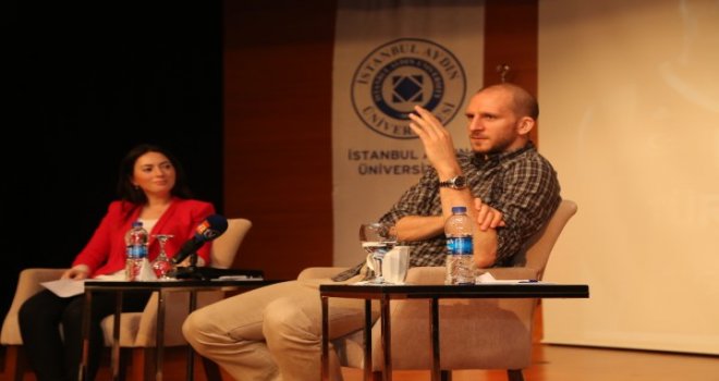 Sinan Güler, İstanbul Aydın Üniversitesi'nde seminere katıldı