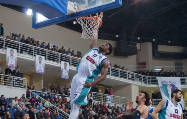 Sinpaş Denizli Basket, Mersin'de galip