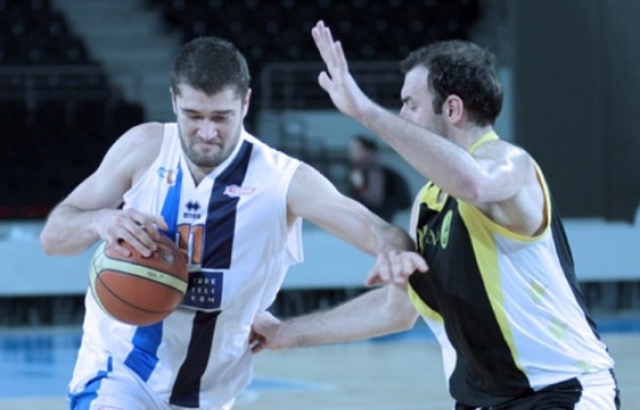 Sinpaş Denizli Basket transferi sürdürüyor