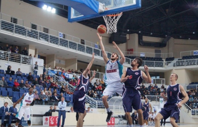 Sinpaş Denizli Basket'ten Mersin'e fark