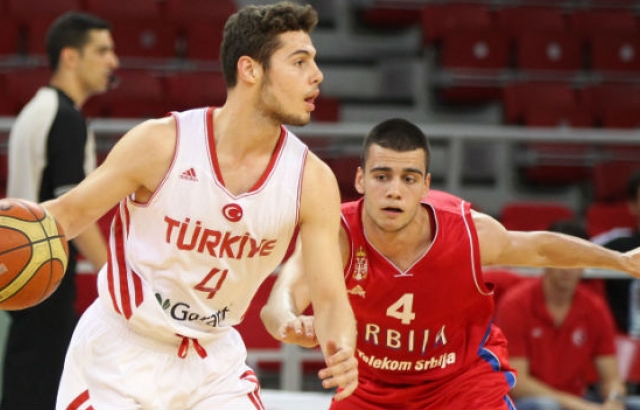 Sırbistan'a farklı kaybeden Ümit Millilerimiz yine de yarı finalde