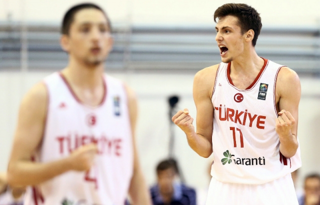 Sırbistan'ı uzatmada geçen Genç Millilerimiz yarı finalde