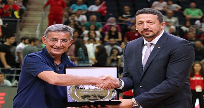 Tanjevic'e teşekkür plaketi...