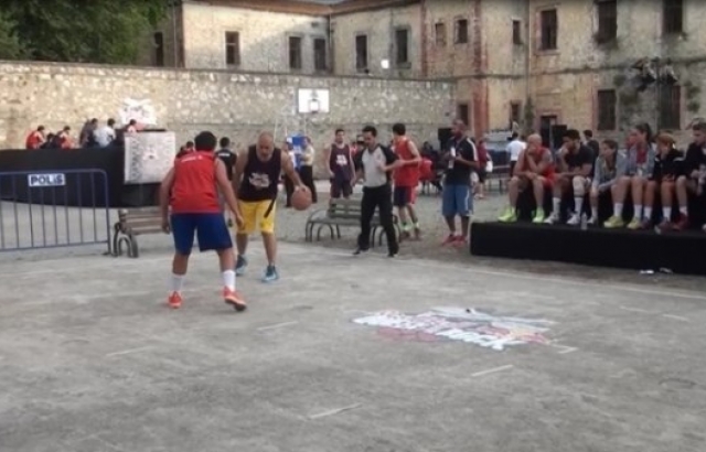 TARİHİ CEZAEVİNDE BASKETBOL ŞÖLENİ