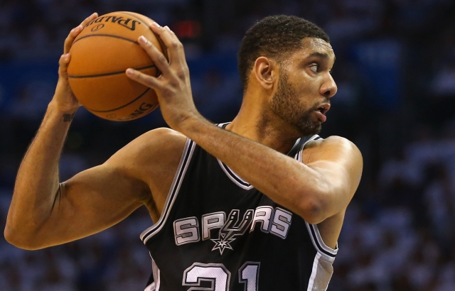 Tim Duncan bir yıl daha parkede...