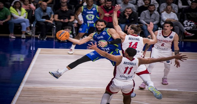 Tofaş elindeki maçı verdi