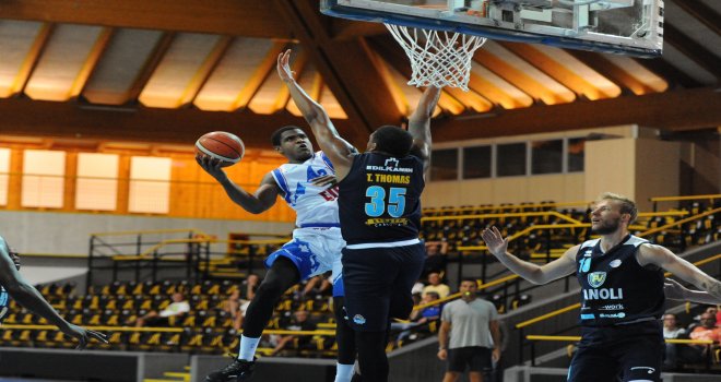 Tofaş ilk maçında mağlup