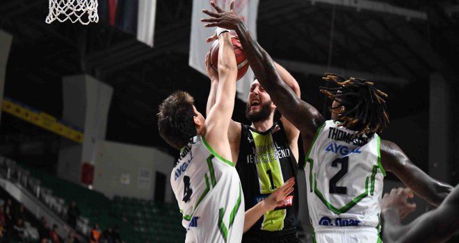 Tofaş ligde 4 maç sonra kazandı