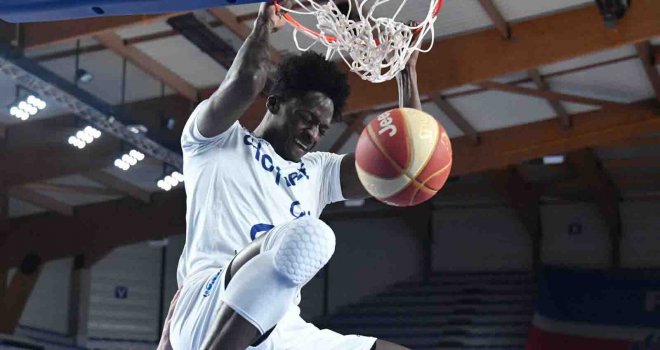 Tofaş'a Senegalli pivot