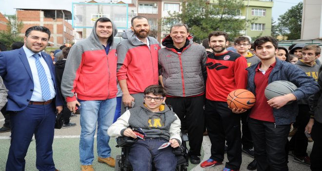 Tofaşlı sporcular Hürriyet Anadolu Lisesi'nde öğrencilerle buluştu