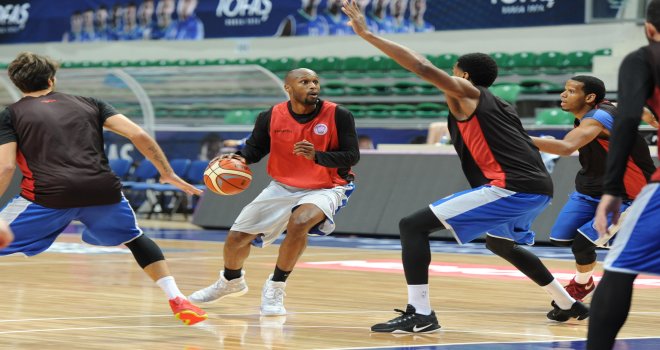 Tofaş'ta Crocker idmanlara başladı