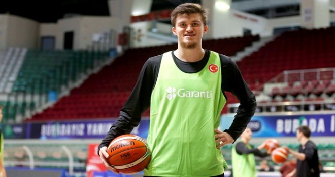 Tolga Geçim: Kulüp performansımı ülkem için sahada göstermek istiyorum