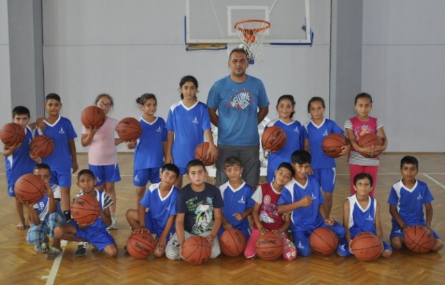 Torbalı'da basketbola yoğun ilgi...