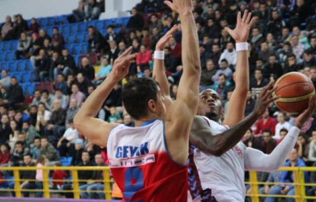 Trabzonspor 2.yarıda Tofaş'ı solladı