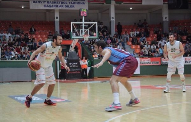 Trabzonspor, Bandırma'da Banvit'i uzatmada devirdi